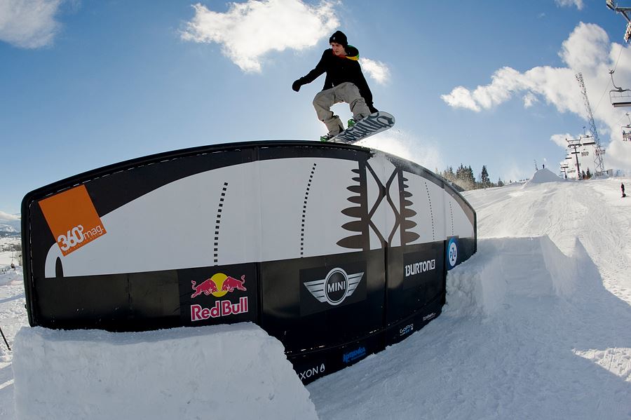 Rainbow Rail Oscyp Snowboard Contest 