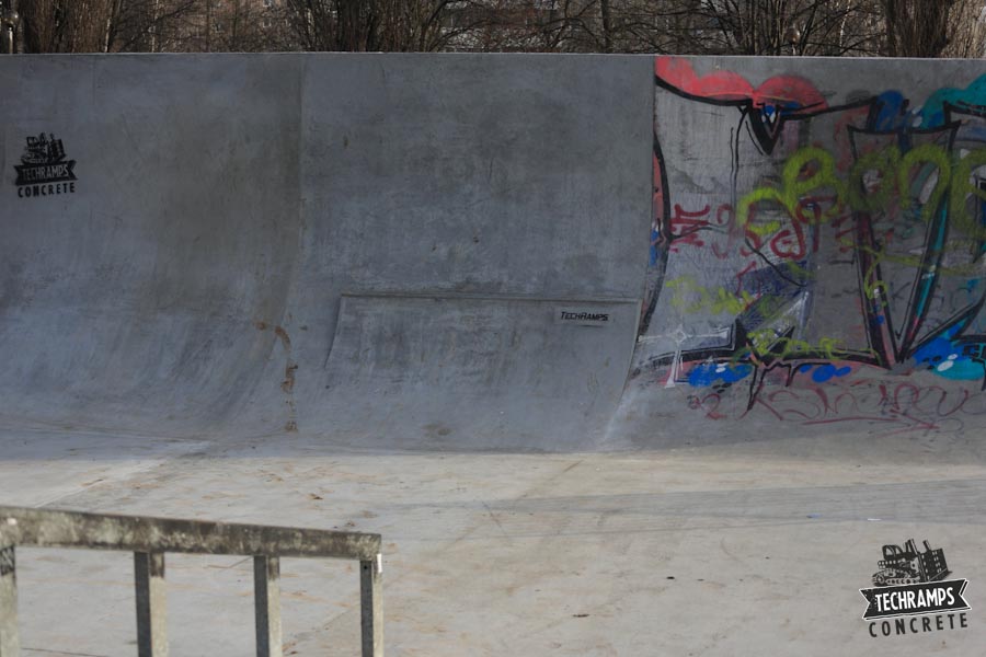 Skatepark betonowy w Mistrzejowicach 